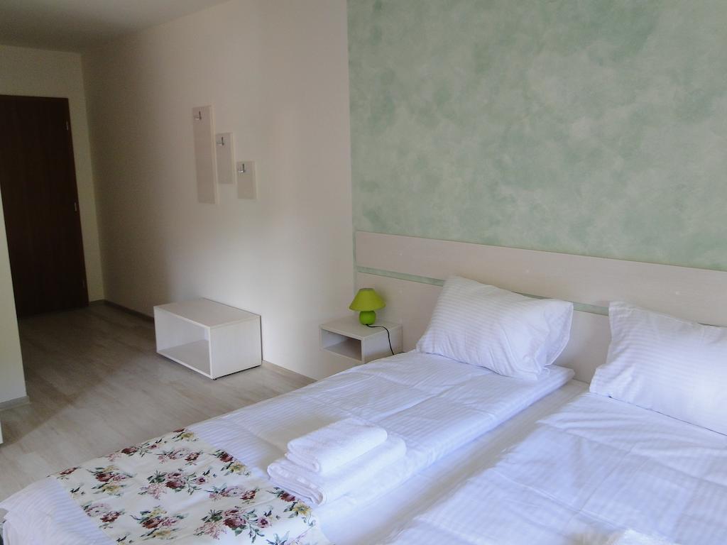 Dorf Haus Valiug Hotel Habitación foto